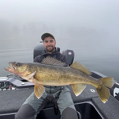 Spring fishing for walleye on Green Bay with epic guide service