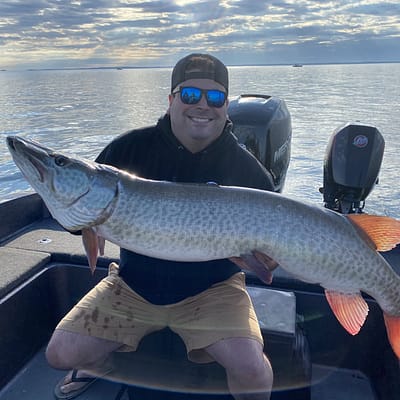 Casting for trophy musky Green Bay, musky guide , world class musky fishing